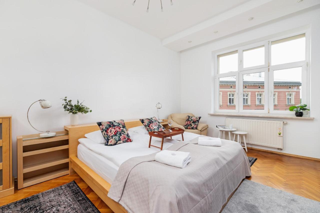 קרקוב Slowacki Avenue Family Apartments Cracow By Noclegi Renters מראה חיצוני תמונה