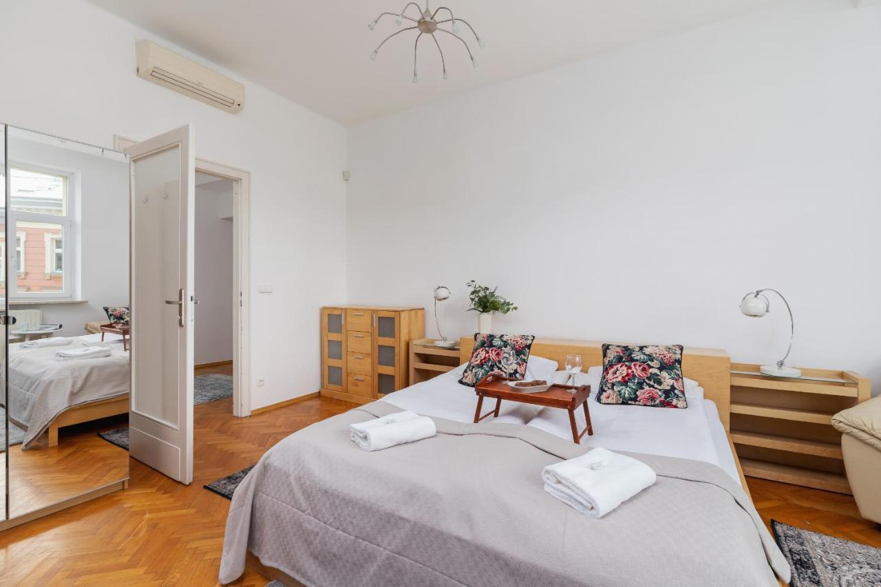 קרקוב Slowacki Avenue Family Apartments Cracow By Noclegi Renters מראה חיצוני תמונה